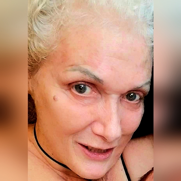 Meet your Posher, Julie - Picture 2 of 8